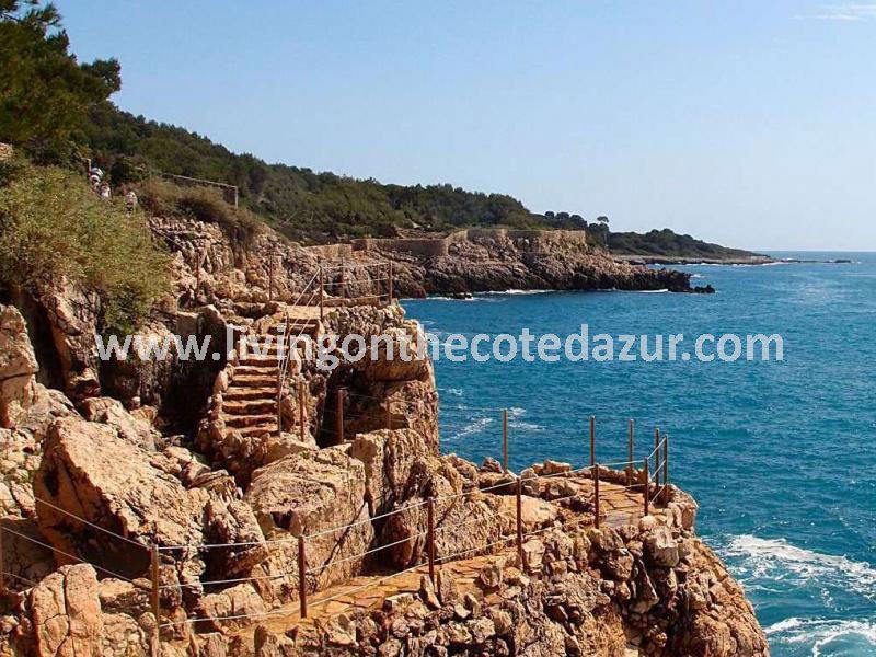 New Cap d'Antibes apartment for sale