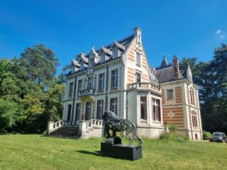 Paris region castle for sale