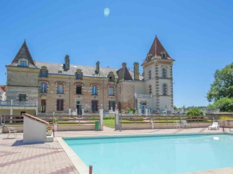 Exeptional chateau on the outskirts of Valence d'Agen