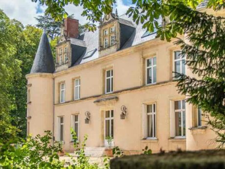Château with 10 ha land near Tours in the Loire Valley
