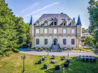 Chateau-Hotel with outbuildings for sale near Sarlat in the Perigord Noir