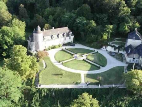 Dordogne Chateau with B&B Activity and 9 Hectares