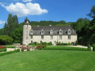 Dordogne Chateau with B&B Activity and 9 Hectares 6