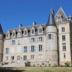 Magnificent castle with large outbuildings near Sancerre