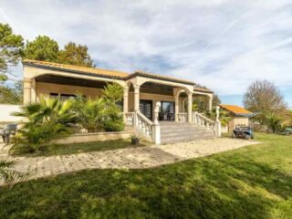 Beautiful chateau and villas near Bordeaux