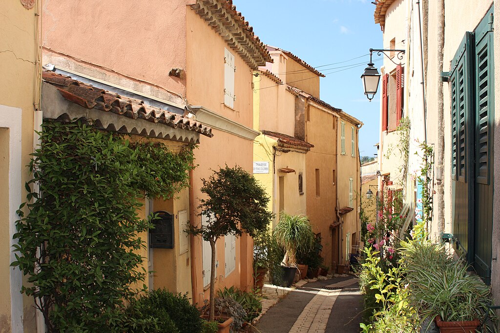 Villa and apartment for sale in Cogolin, Gulf of Saint Tropez