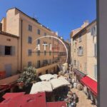 Commercial space and apartment for sale in Saint Tropez