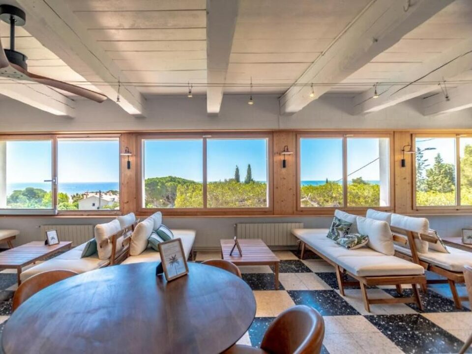 Prime Boutique Hotel Opportunity in Les Issambres – Start Your Dream Business!