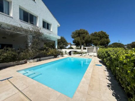 Prime Boutique Hotel Opportunity in Les Issambres – Start Your Dream Business!