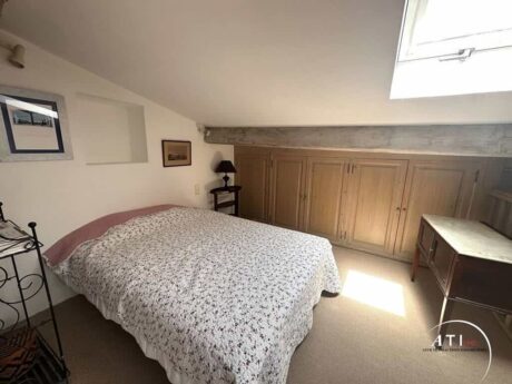 Commercial space and apartment for sale in Saint Tropez