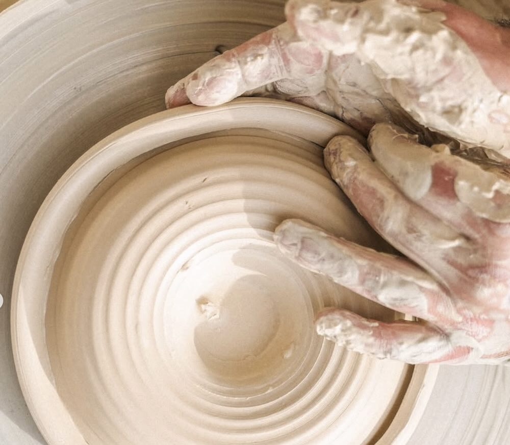 
tino-aiello-piatti in ceramica-posate-tavoli-top-class-fatti a mano